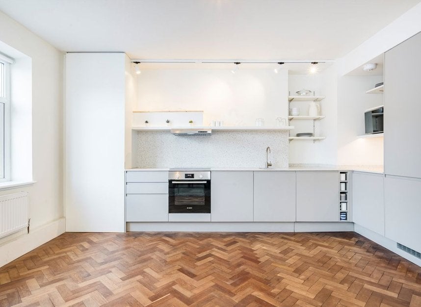 Flat Bamborough Gardens in Greater London