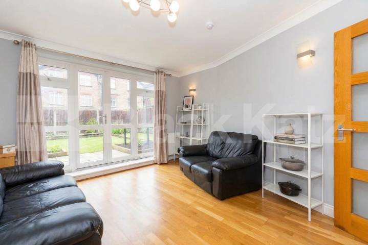 Flat Iverson Road in Greater London