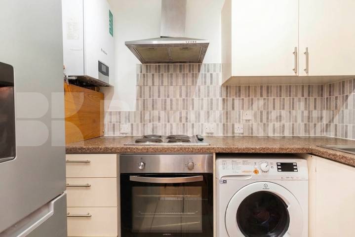 Flat Iverson Road in Greater London