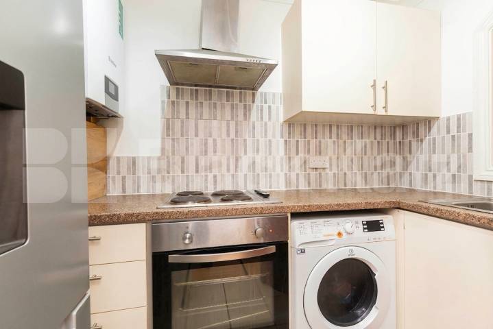 Flat Iverson Road in Greater London