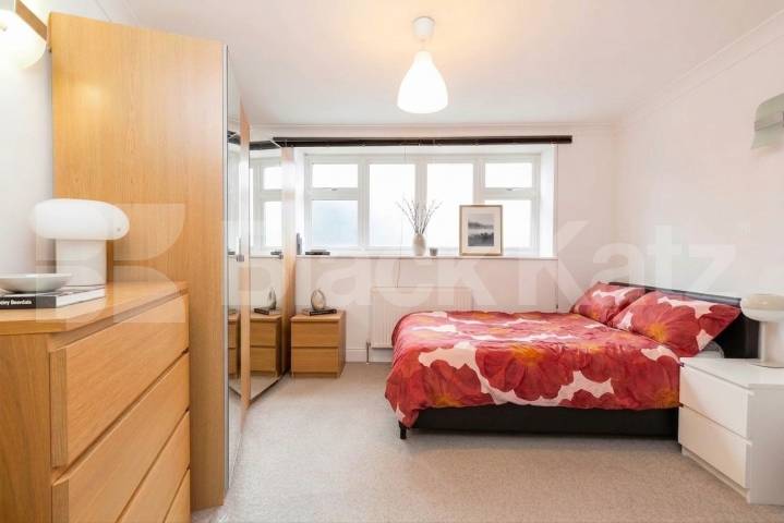 Flat Iverson Road in Greater London