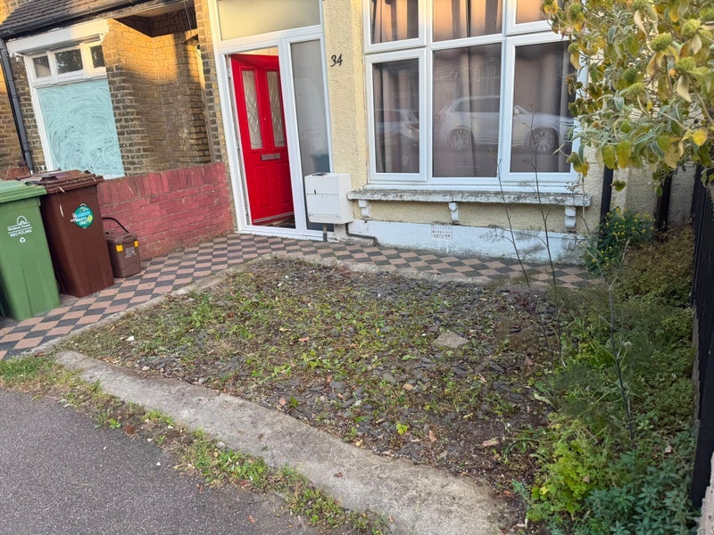 Room Grove Road in Greater London