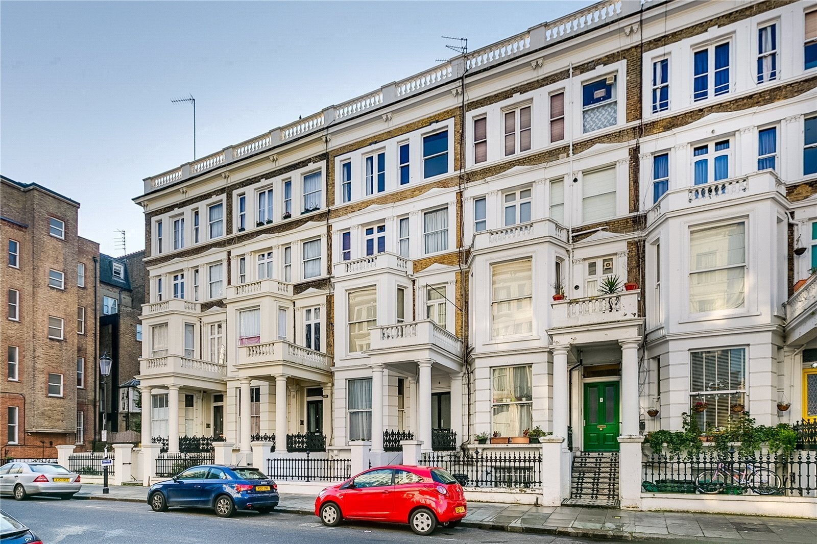 Flat Nevern Road in Greater London