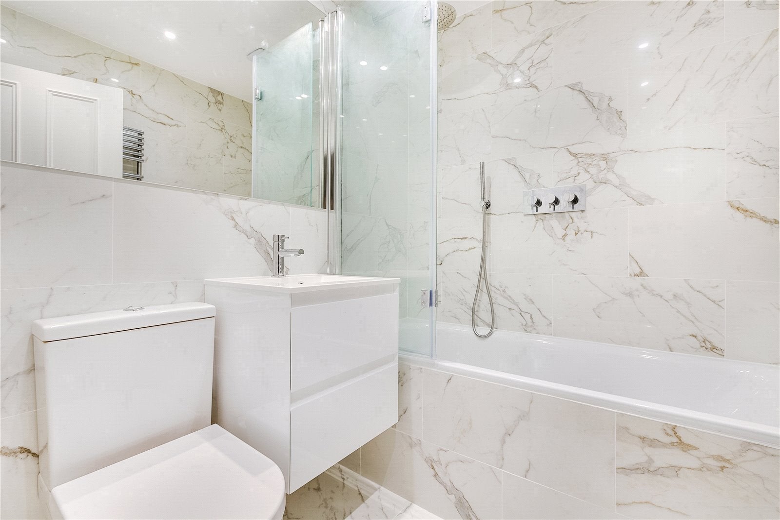 Flat Nevern Road in Greater London