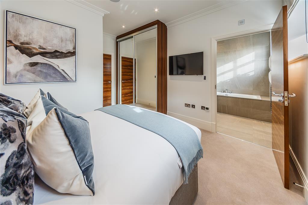 Flat Rainville Road in Greater London