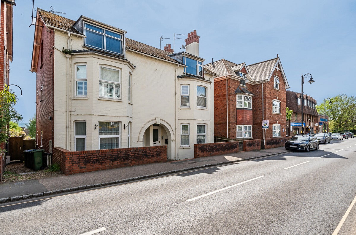 Flat Lower Street in Horsham