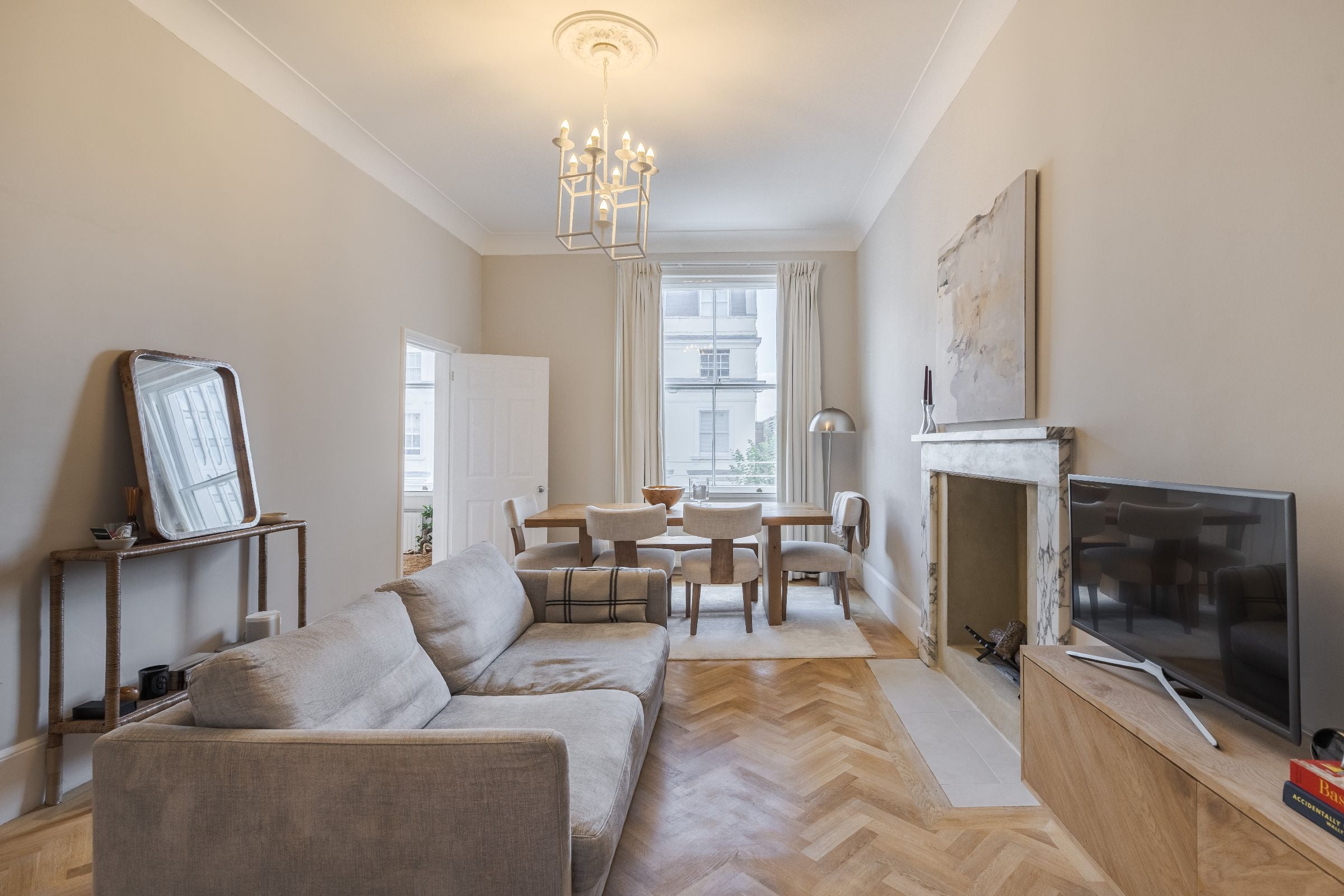 Flat Pembridge Gardens in Greater London