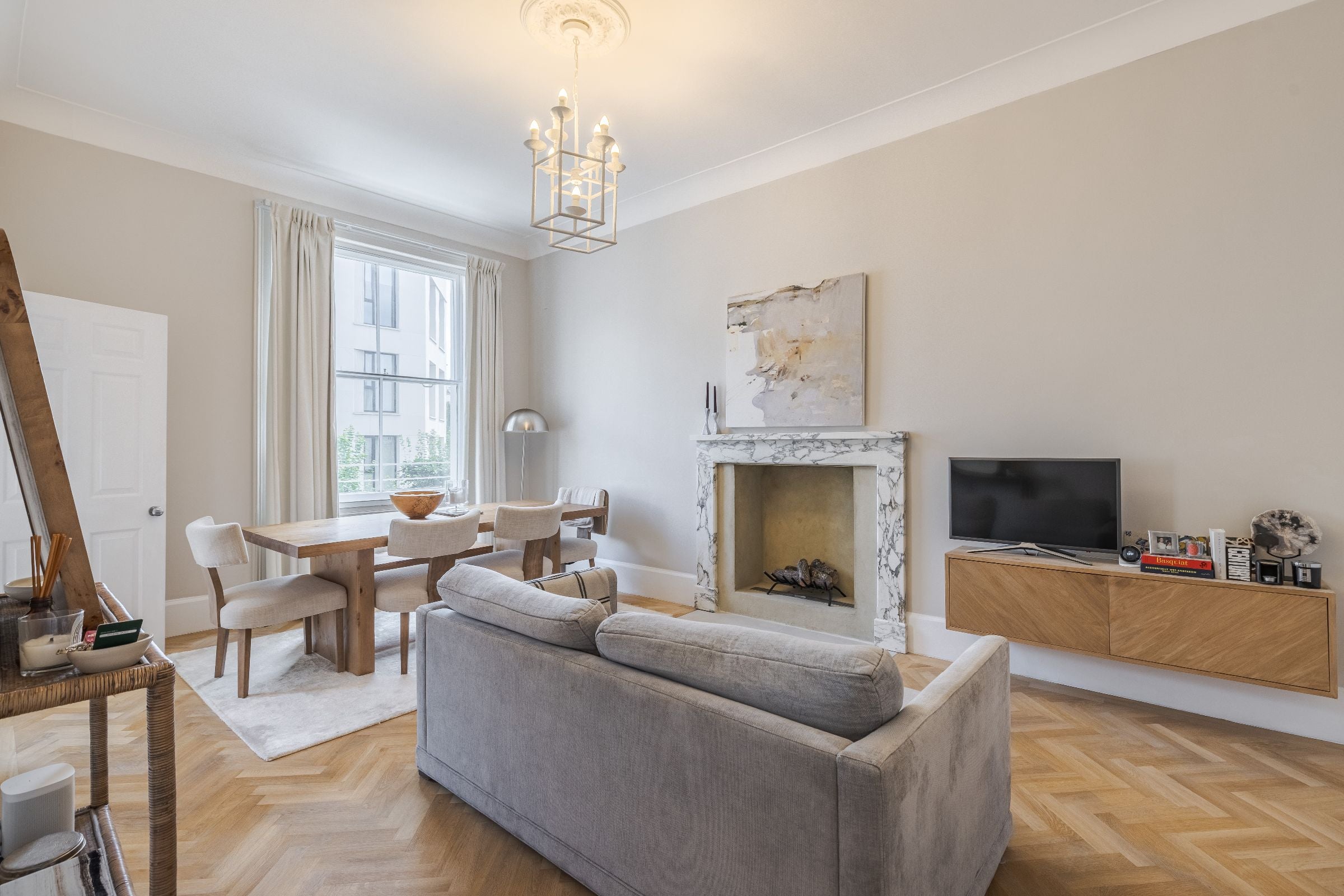 Flat Pembridge Gardens in Greater London