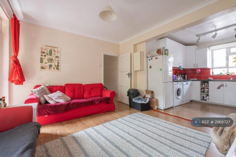 Room Huntsman Street in Greater London