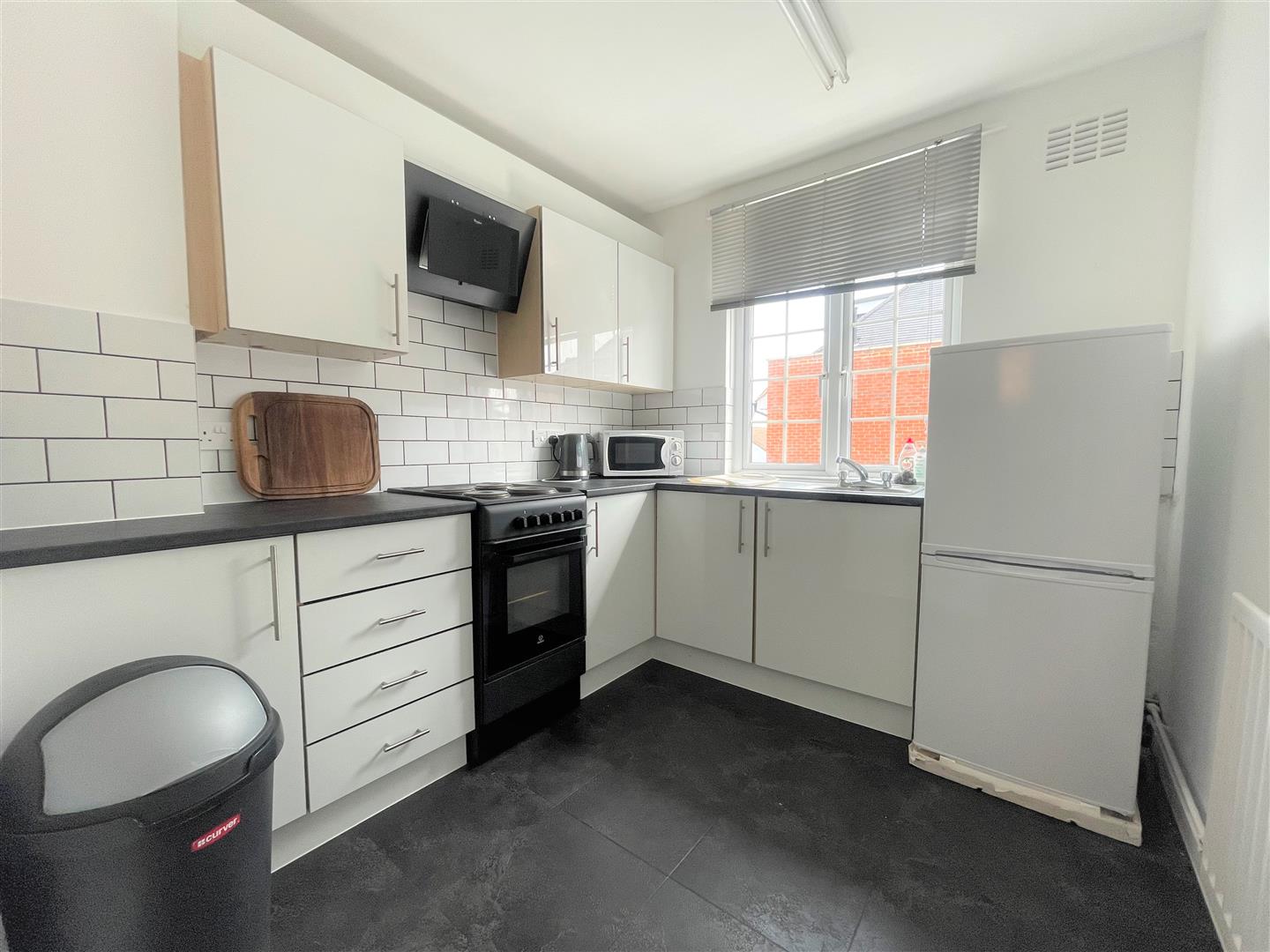 Flat Queens Road in Rushmoor