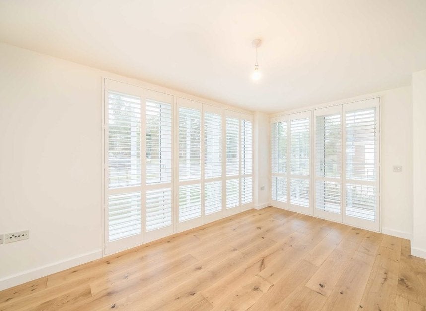 Flat Clarence Avenue in Greater London