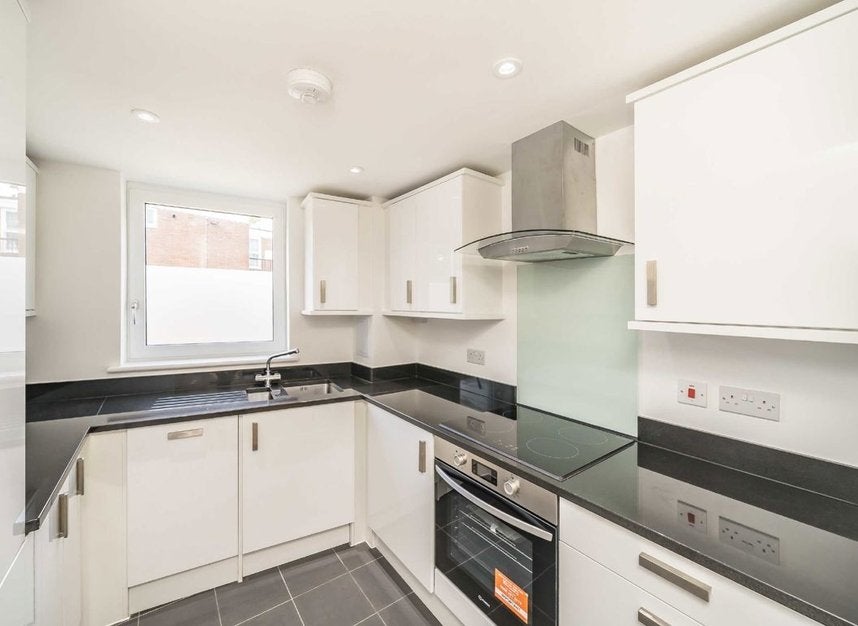 Flat Clarence Avenue in Greater London
