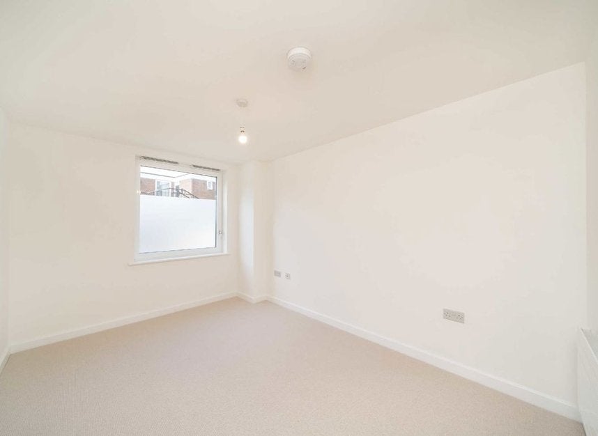 Flat Clarence Avenue in Greater London