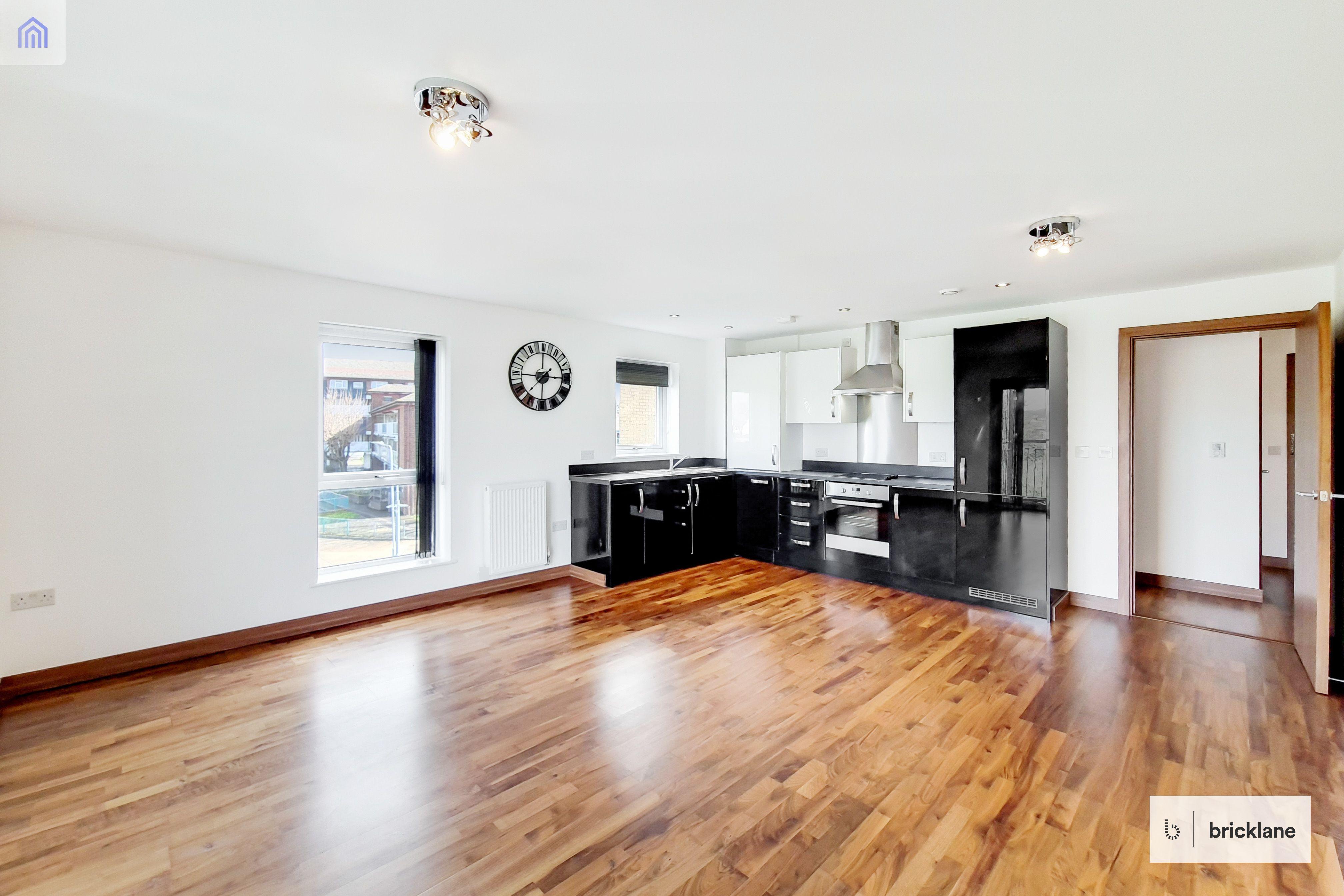 Flat Maygreen Crescent in Greater London