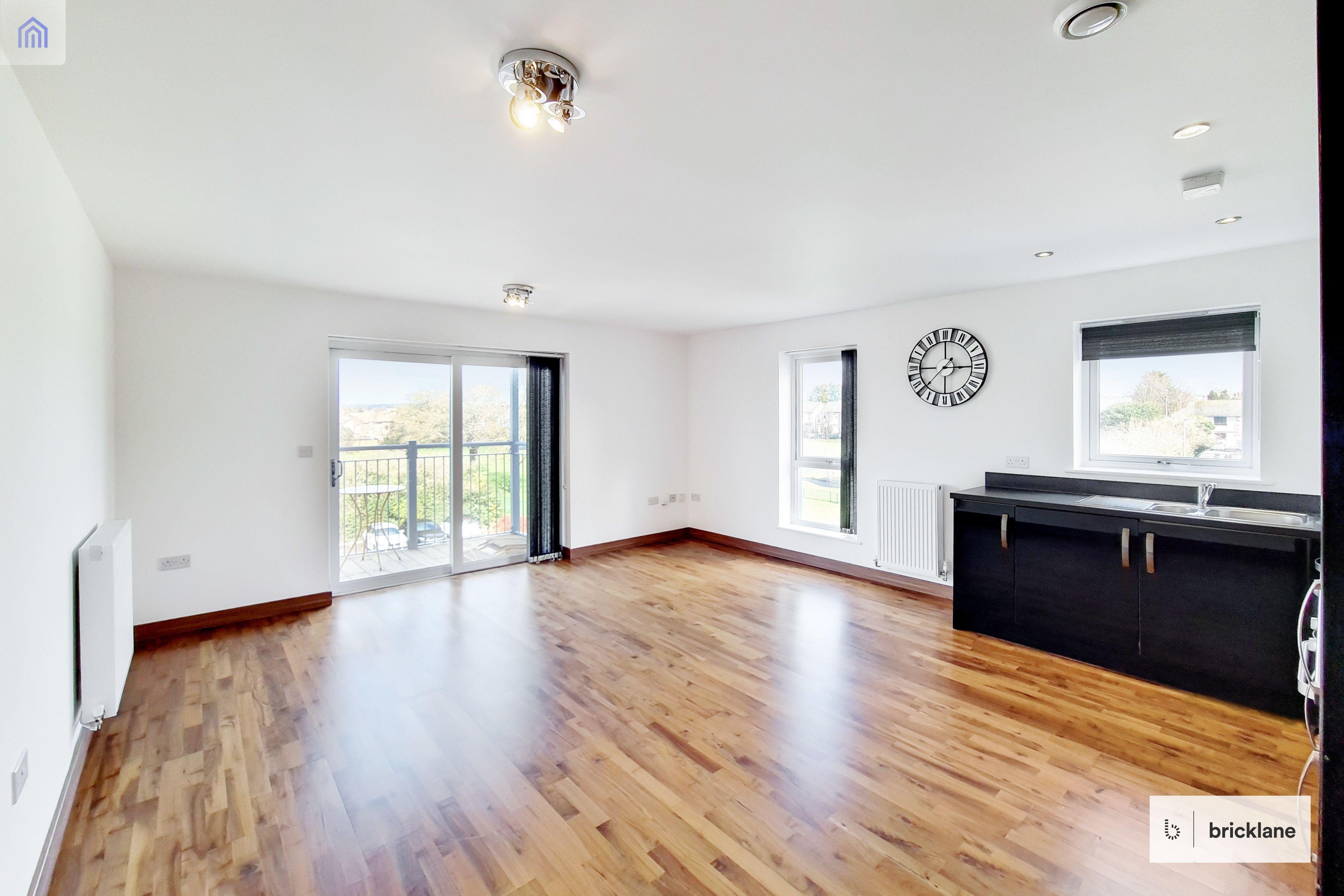 Flat Maygreen Crescent in Greater London