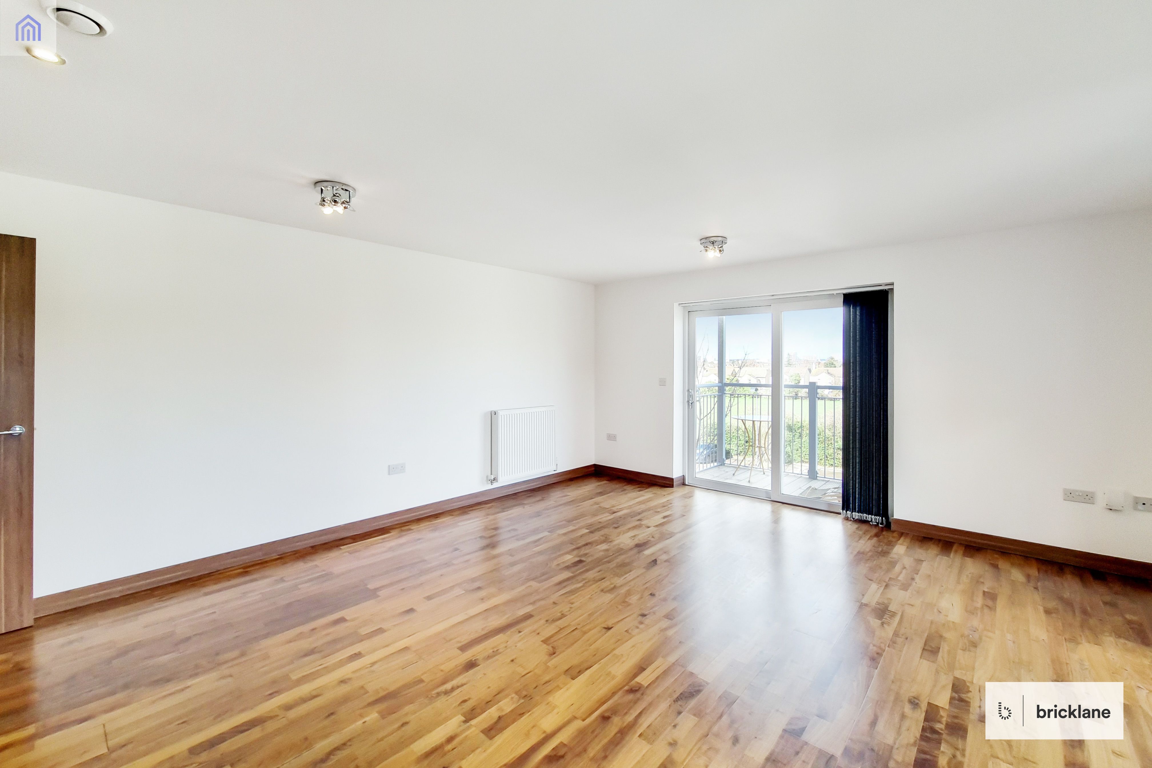 Flat Maygreen Crescent in Greater London
