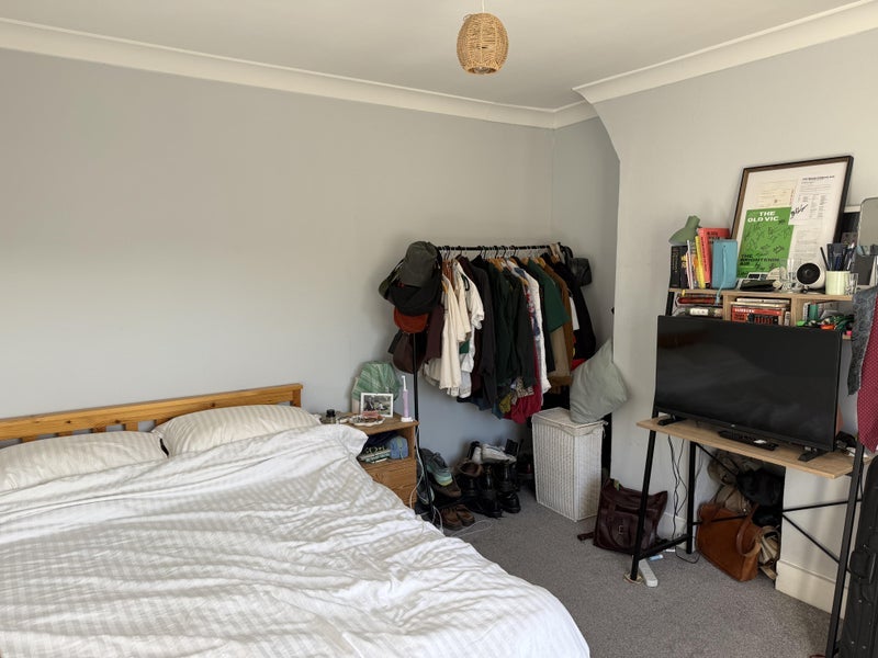 Room Kingscourt Road in Greater London