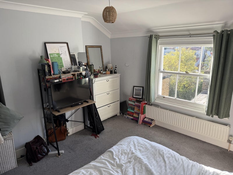 Room Kingscourt Road in Greater London