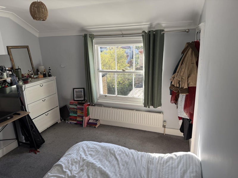 Room Kingscourt Road in Greater London