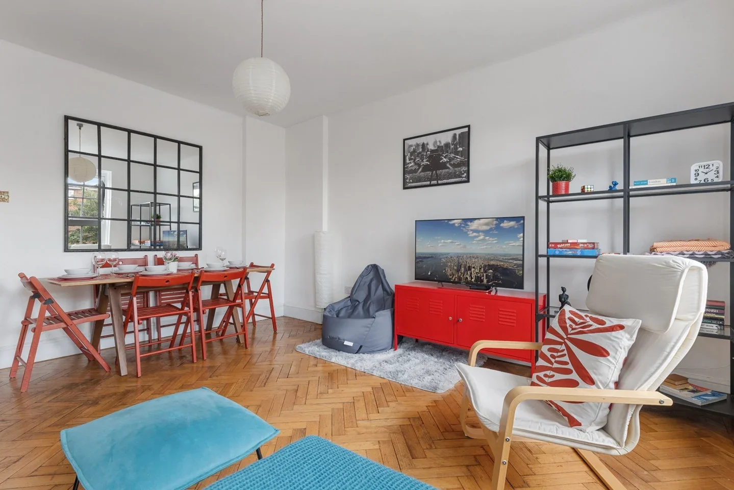 Flat Adelina Grove in Greater London