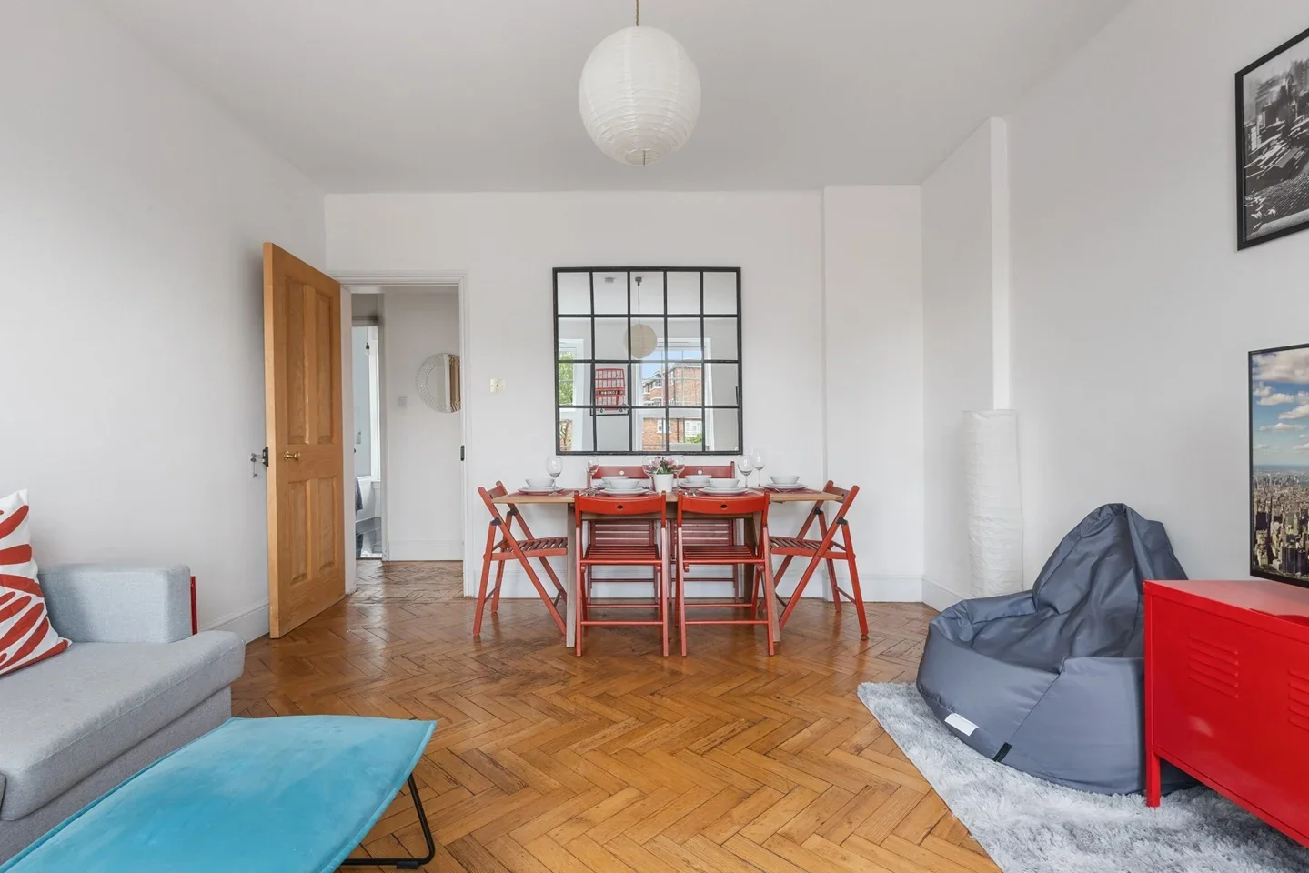 Flat Adelina Grove in Greater London