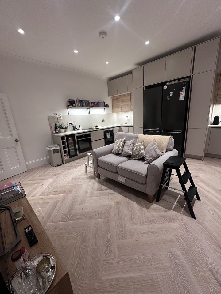 Flat Shooters Hill Road in Greater London