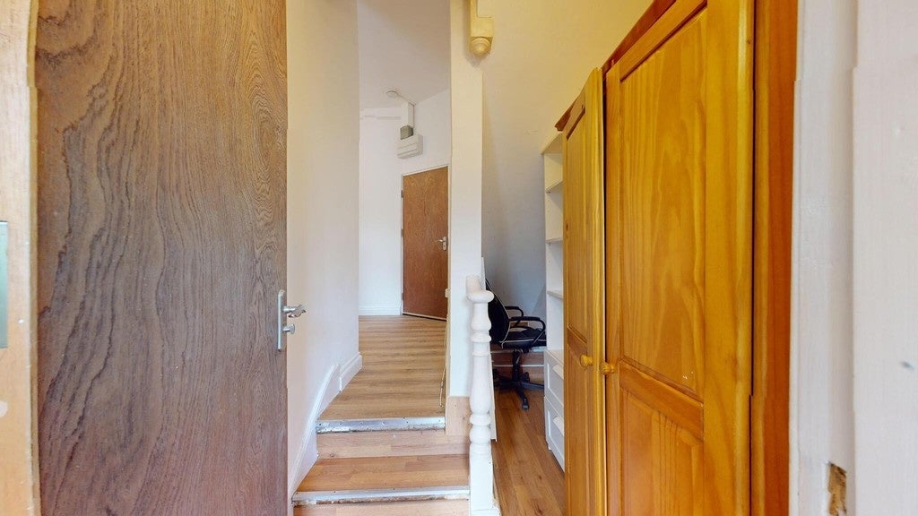 Flat Tabley Road in Greater London