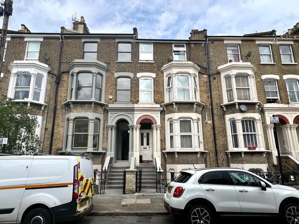 Flat Tabley Road in Greater London