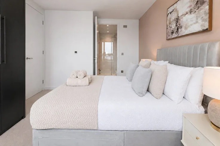 Flat Chandlers Avenue in Greater London