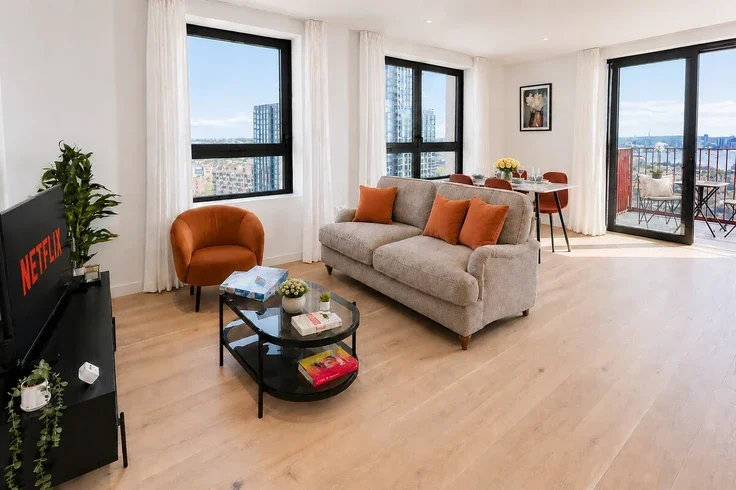 Flat Chandlers Avenue in Greater London