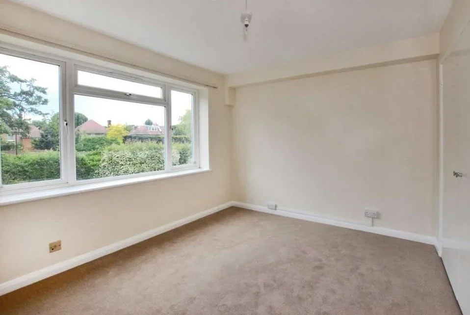 Flat Sycamore Grove in Greater London