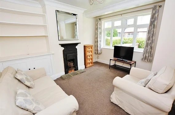 Flat Kimble Road in Greater London