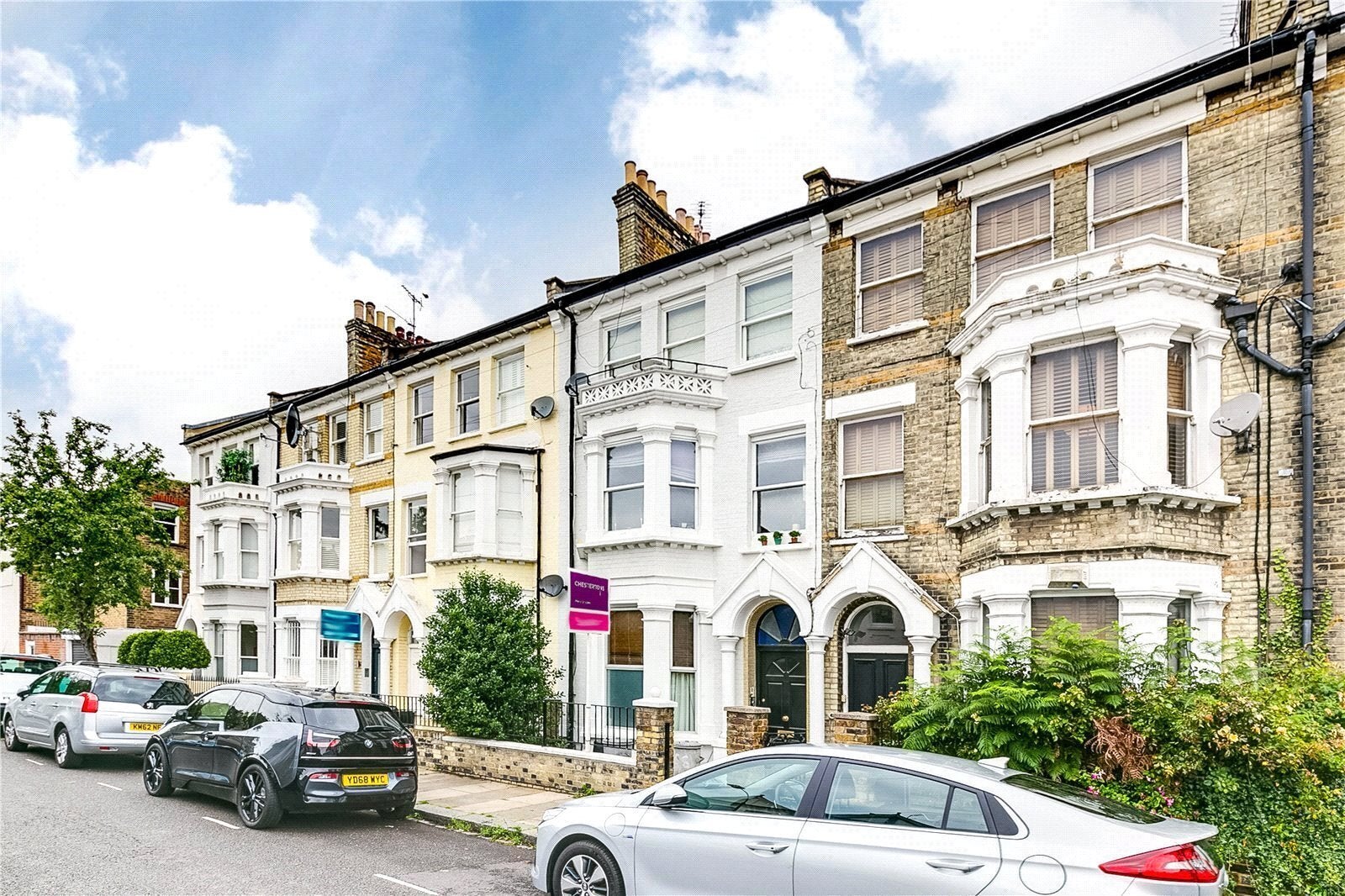 Flat Tournay Road in Greater London