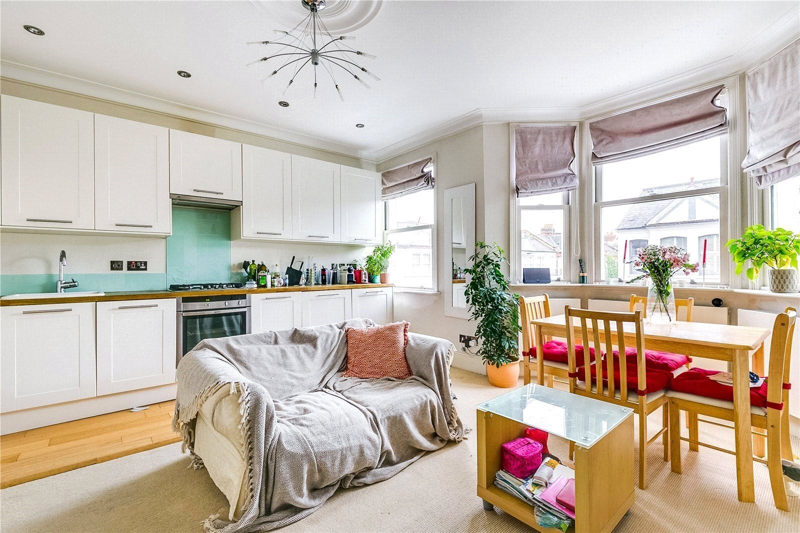 Flat Tournay Road in Greater London