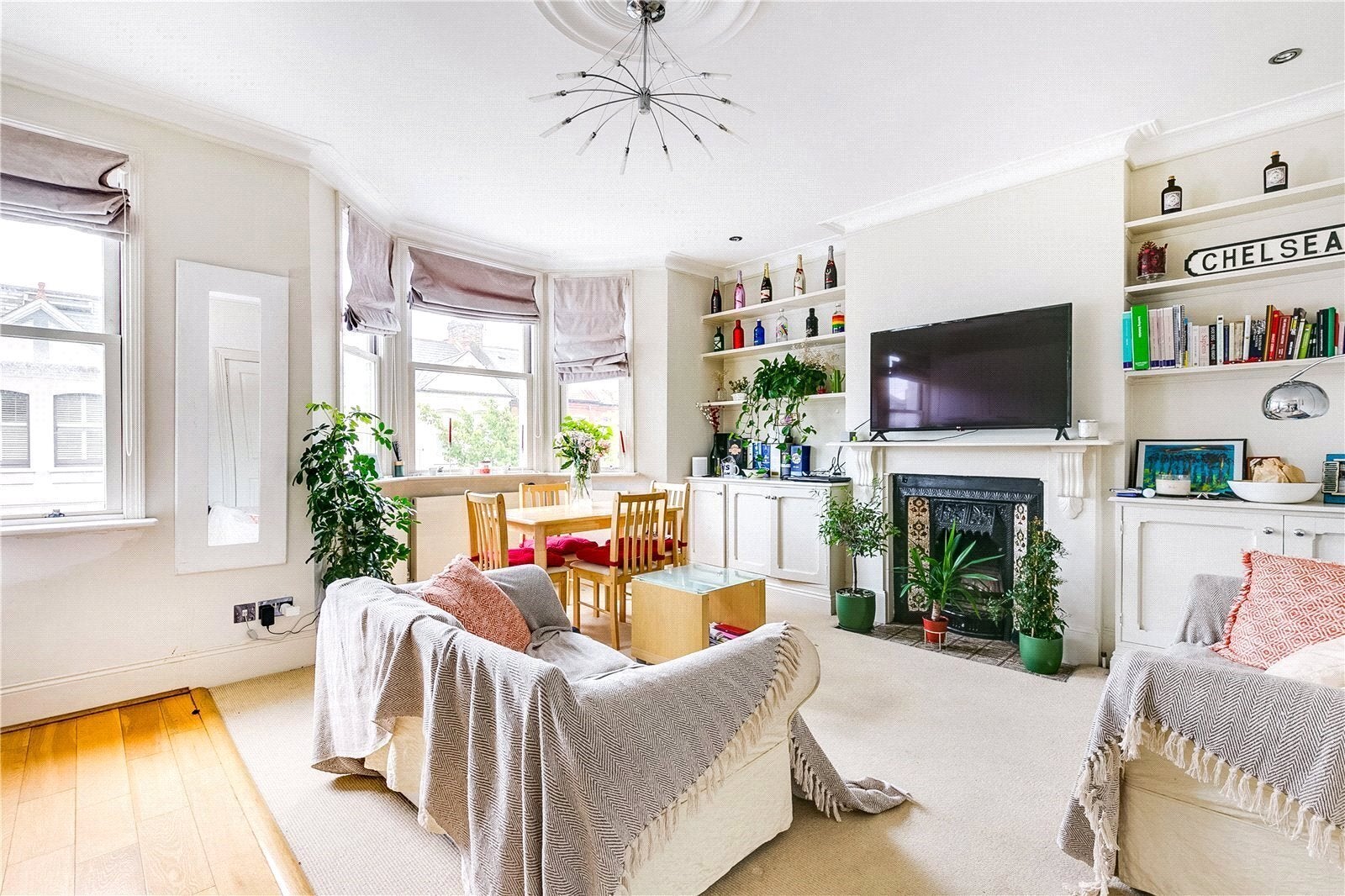 Flat Tournay Road in Greater London