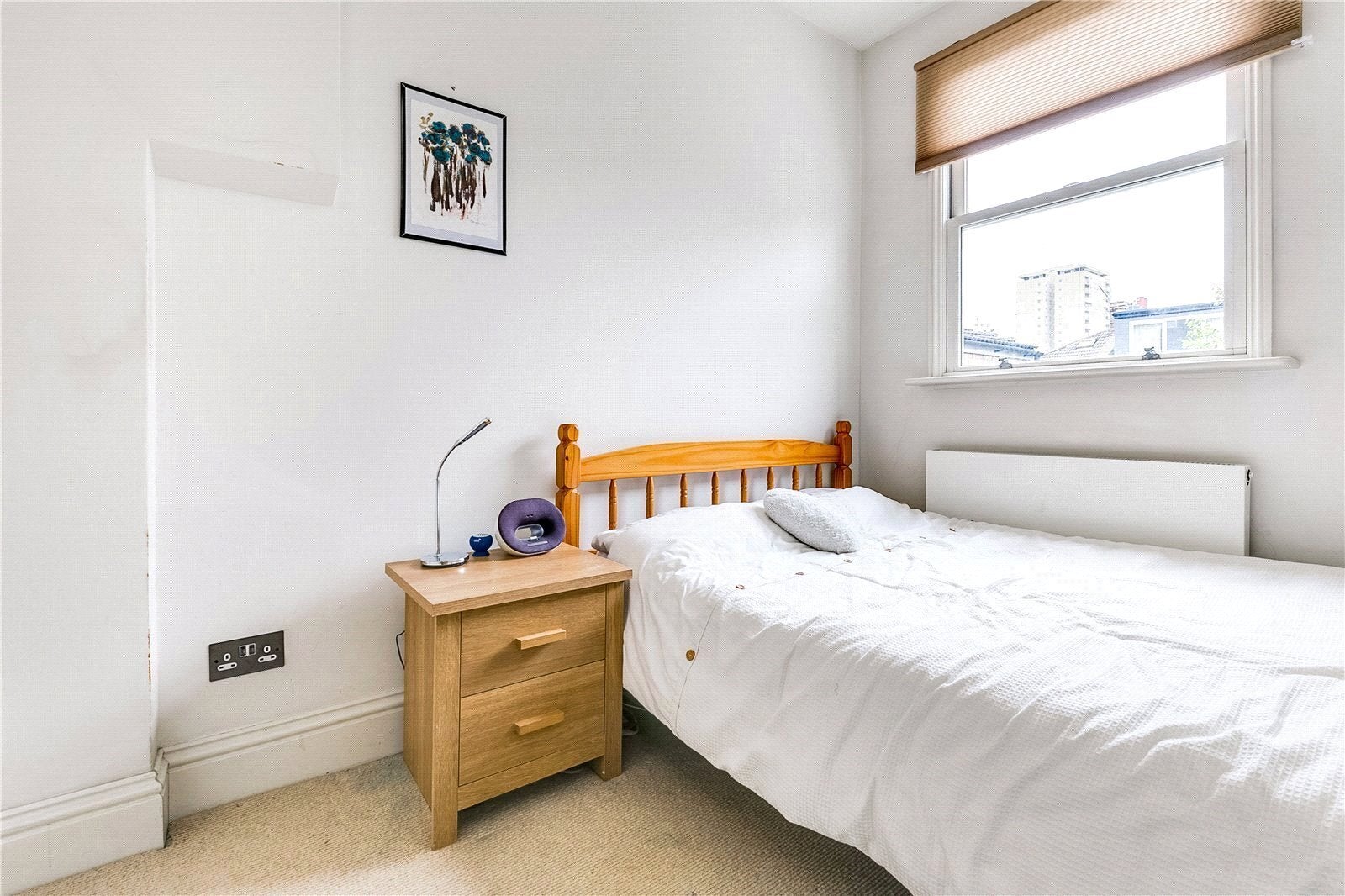 Flat Tournay Road in Greater London