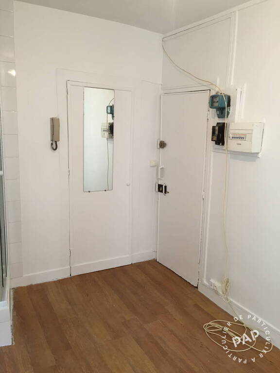 Room Rue de Lévis in Paris