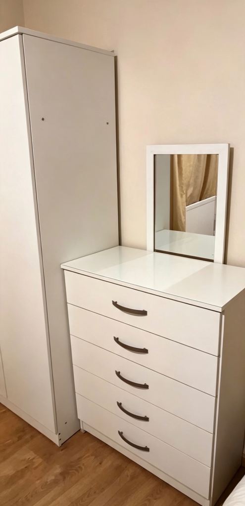 Room Park Lane in Greater London