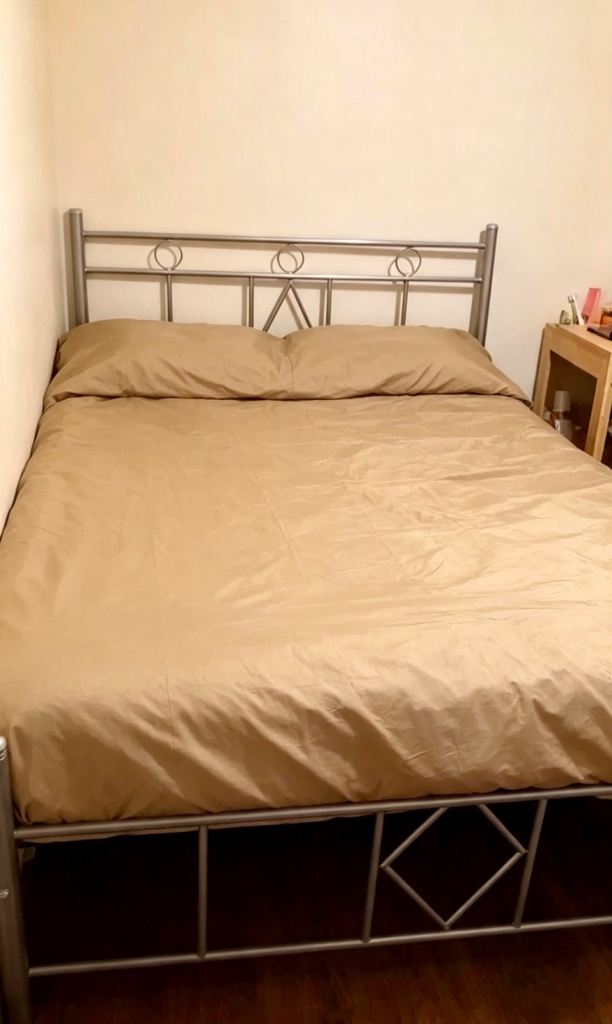 Room Park Lane in Greater London