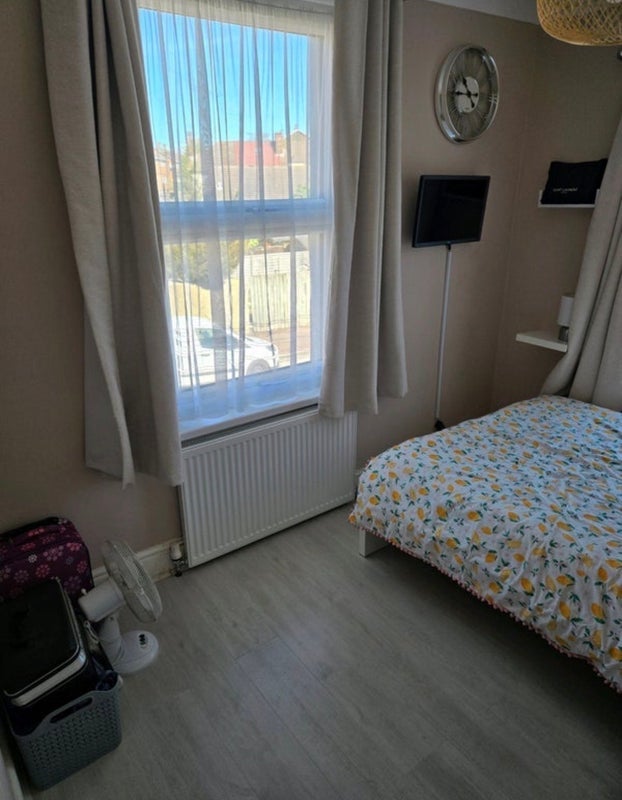 Room Gooseley Lane in Greater London