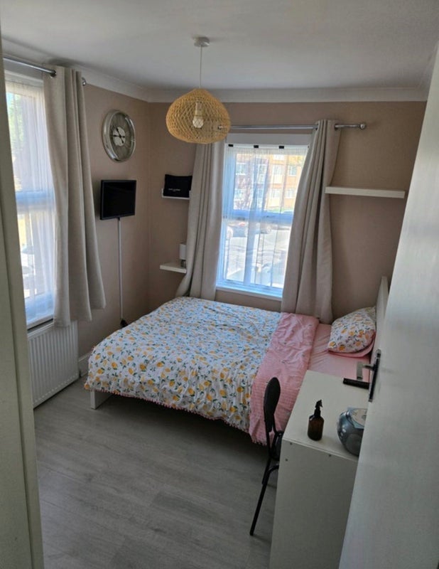 Room Gooseley Lane in Greater London