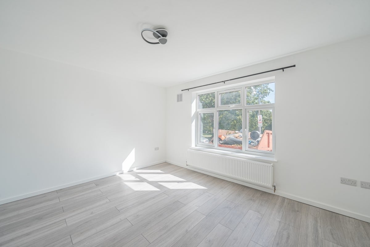 House Holyrood Crescent in St Albans