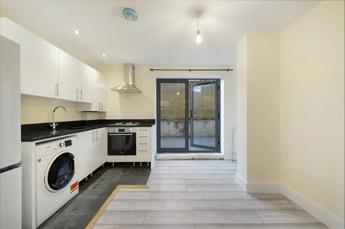 Flat Cephas Avenue in Greater London