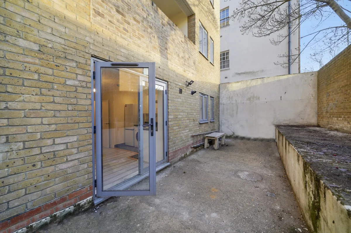 Flat Cephas Avenue in Greater London