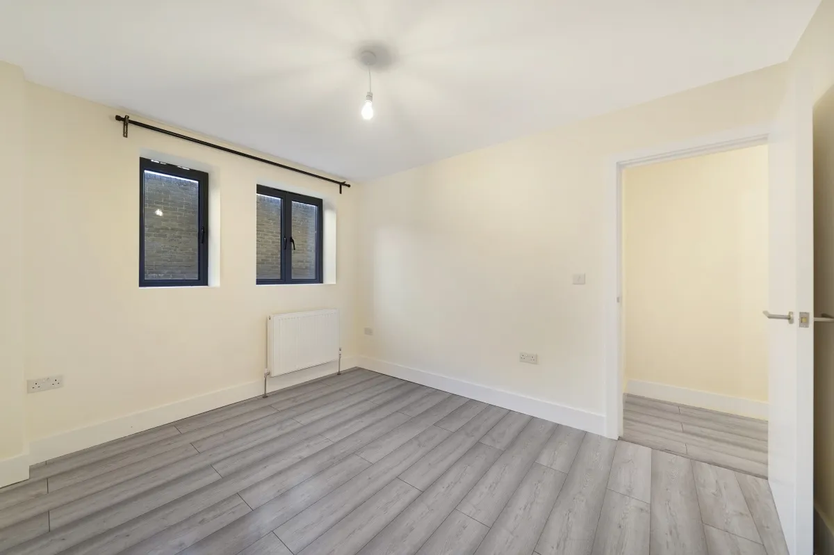 Flat Cephas Avenue in Greater London
