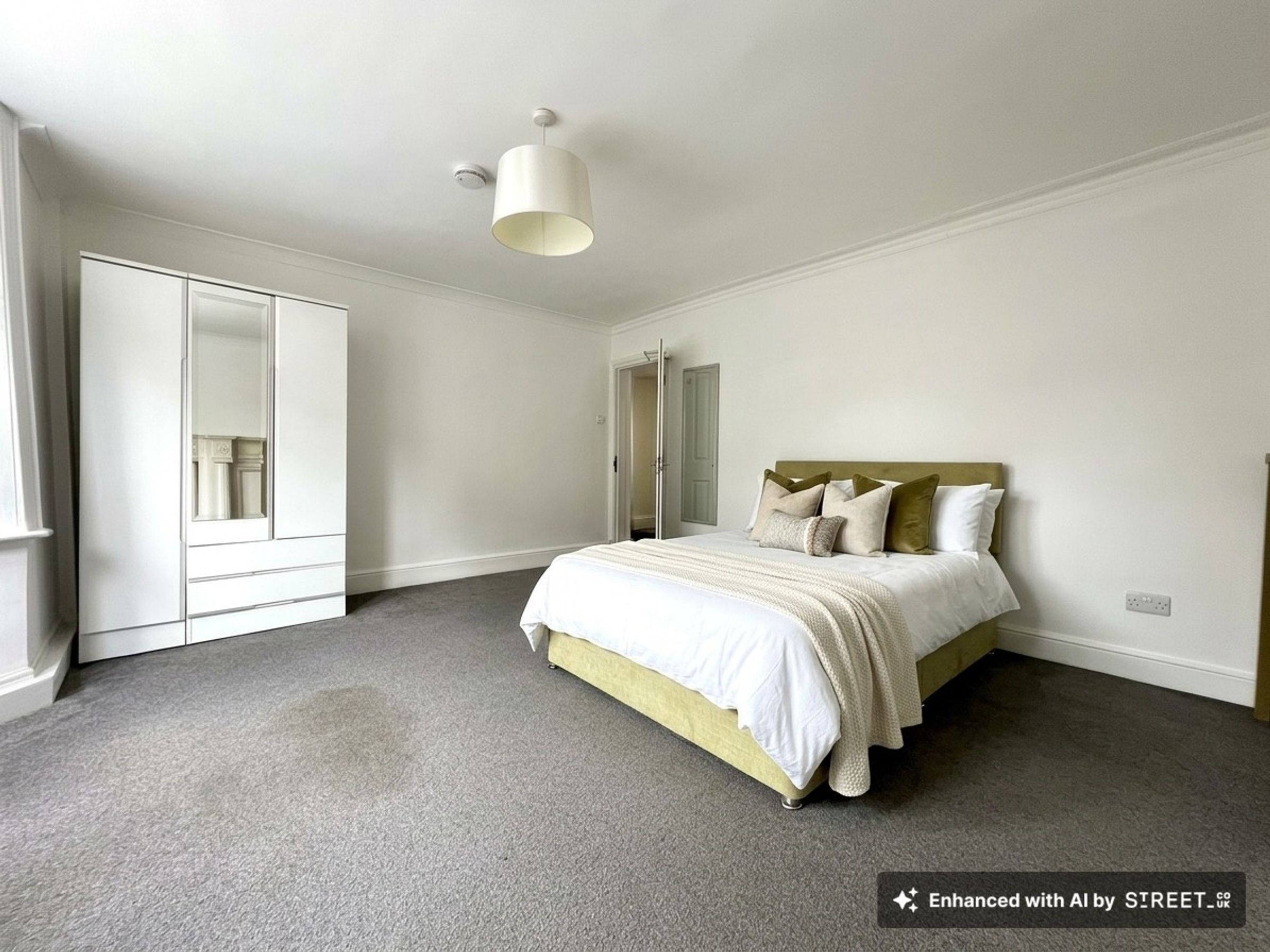 Flat Stapleton Road in Bristol