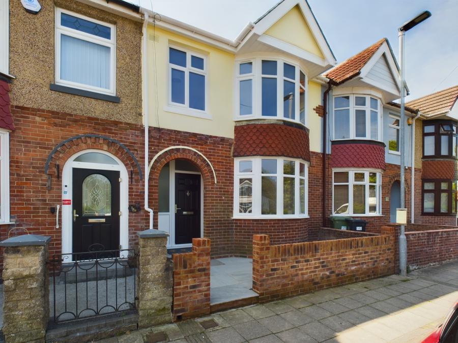 Flat Hayling Avenue in Portsmouth