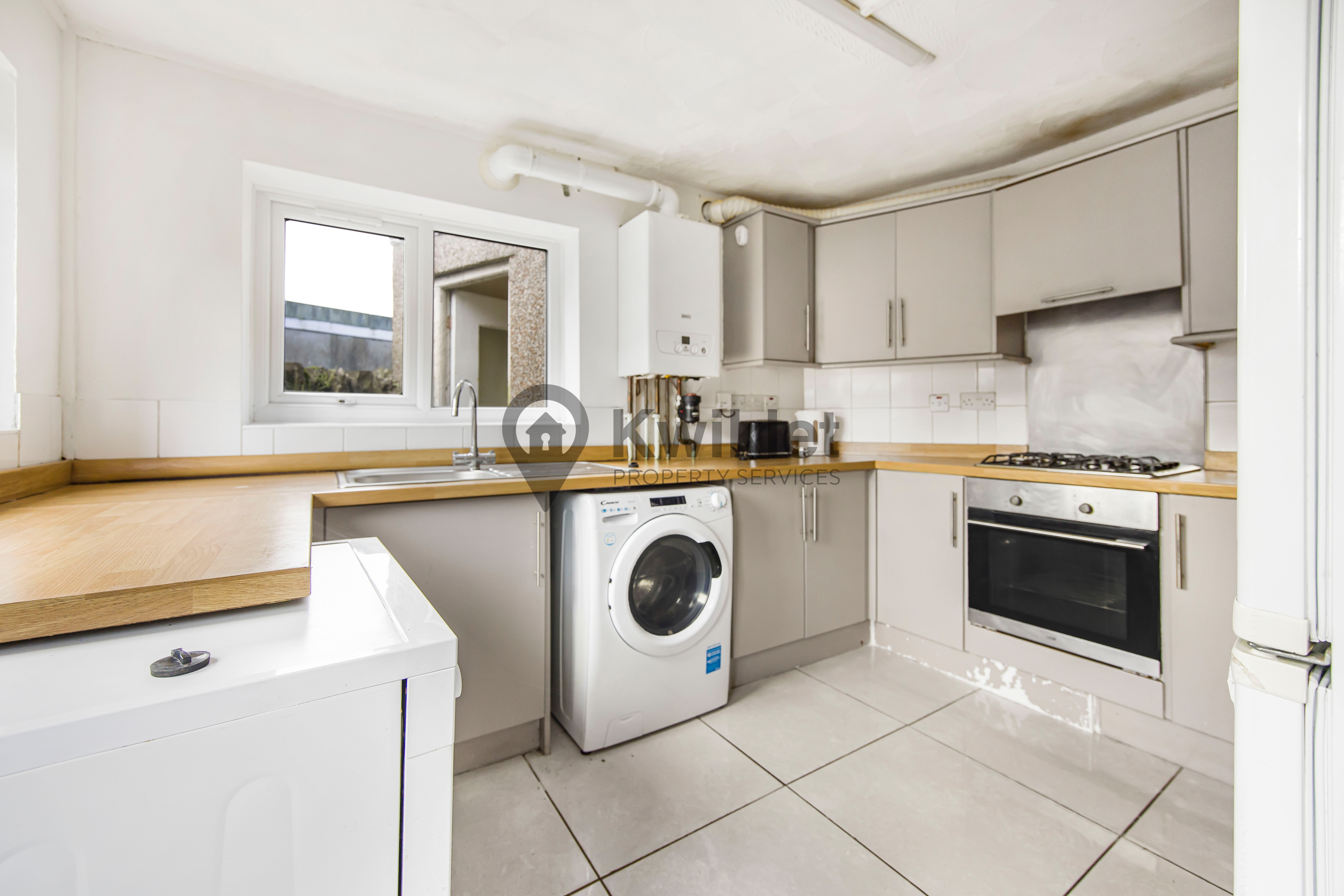 Room John Street in Pontypridd