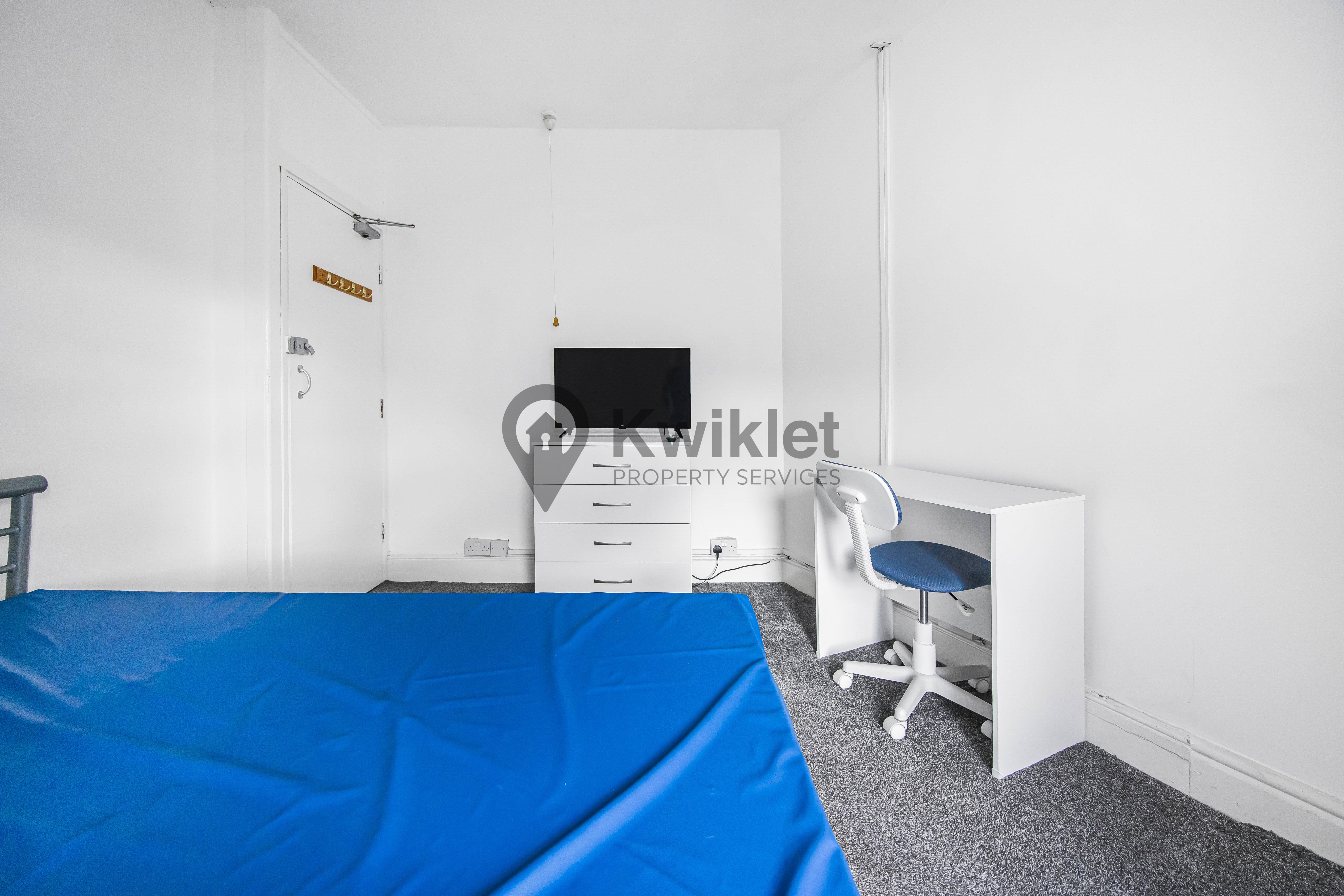 Room John Street in Pontypridd
