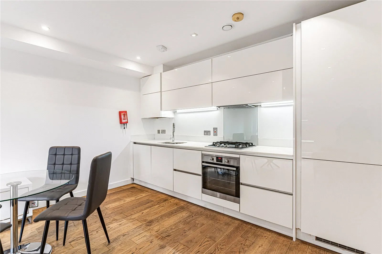Flat Heneage Street in Greater London